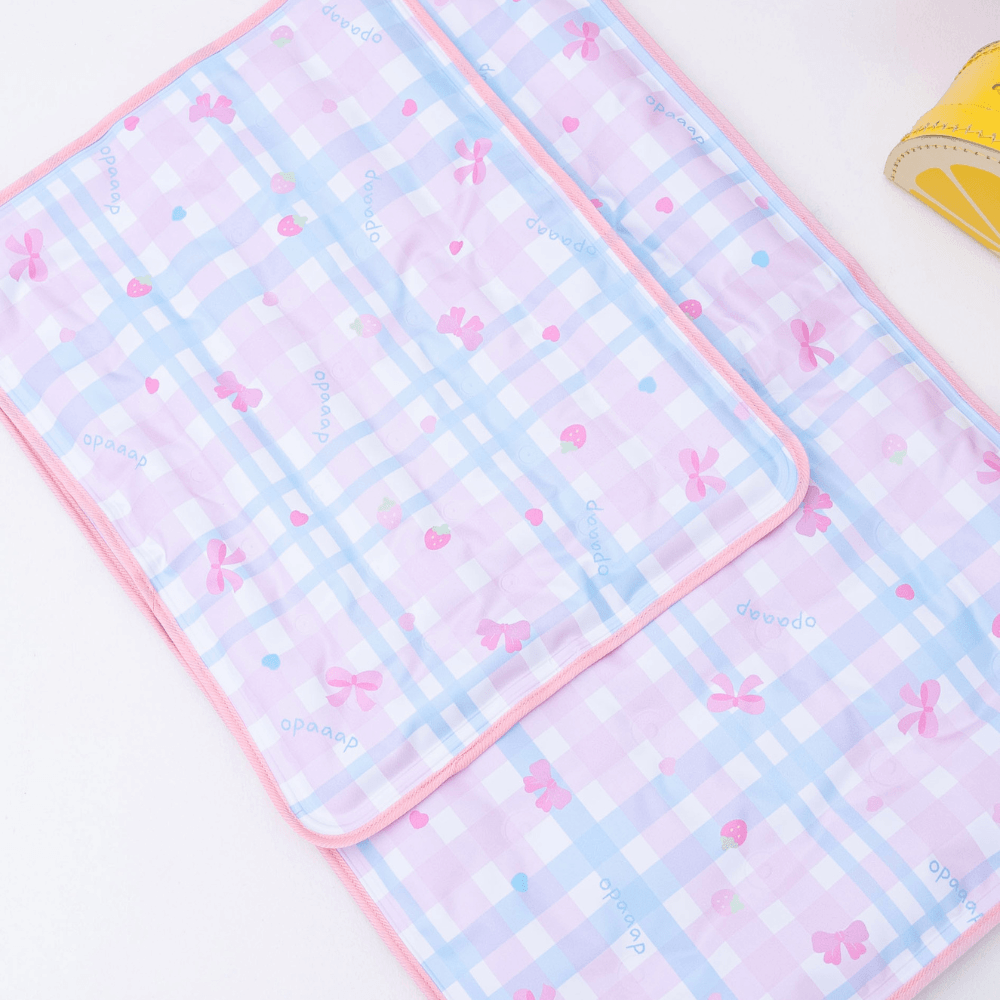 True COOL Ice Mat (Strawberry Bow)