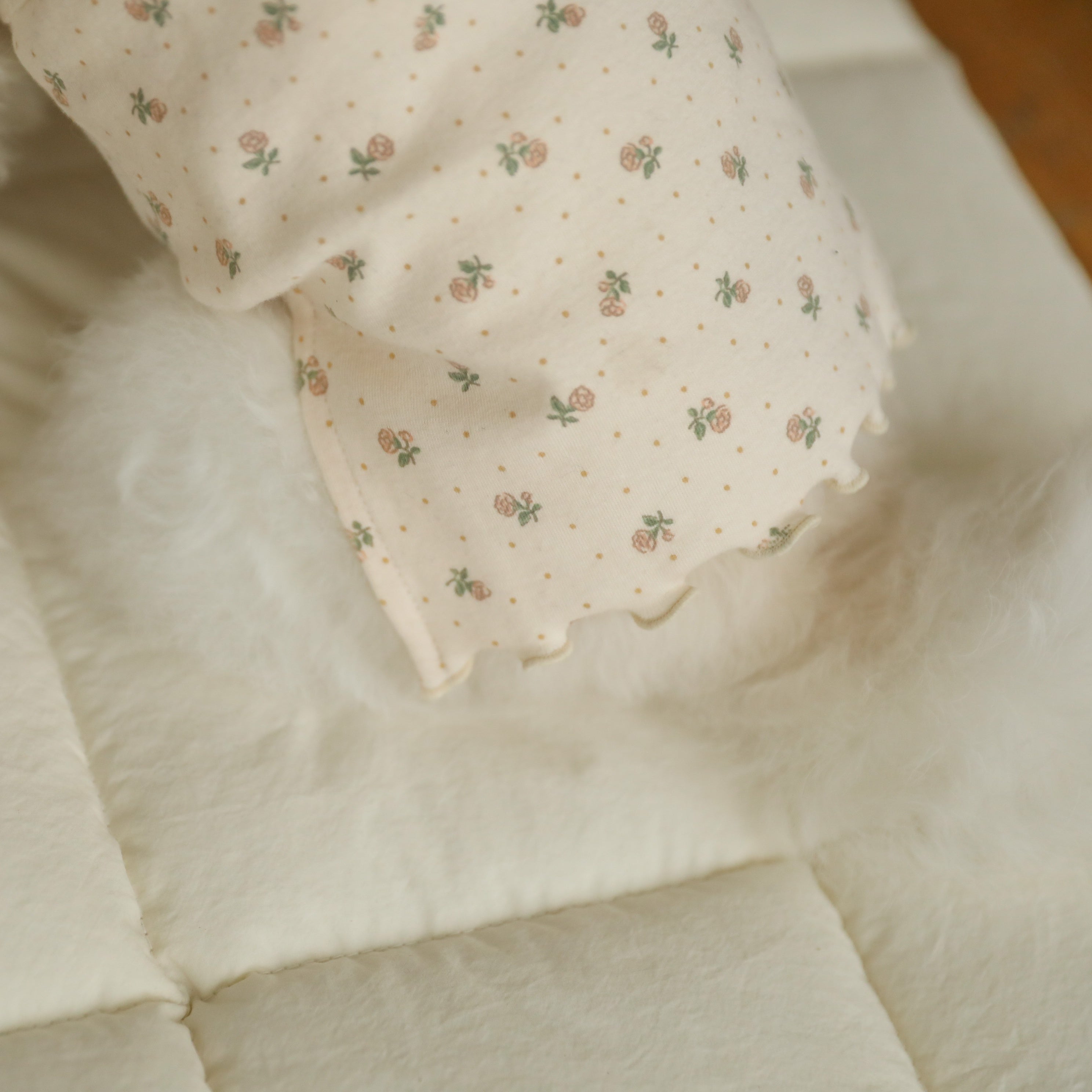 フラワースリーブレストップス(アイボリー)