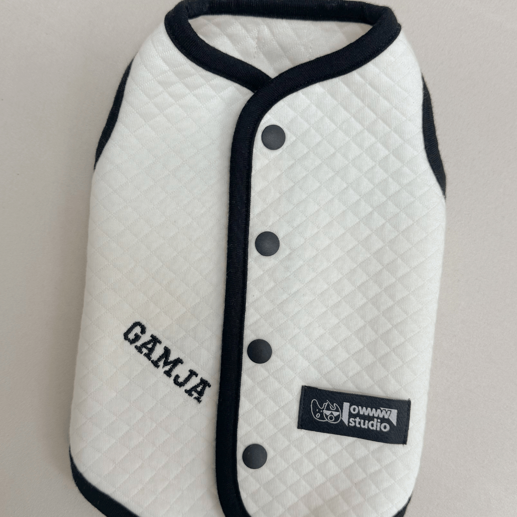 【予約】ORGANIC QUILTED VEST – OWWW x VERVVE edition（ネーム刺繍可）