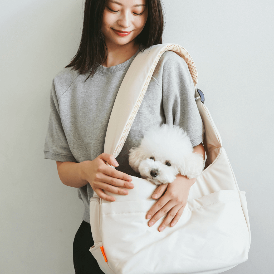 CROSS CARRY BAG｜小型犬用キャリーバッグ。軽くて自由な都会派